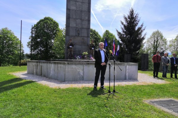 Iz zgodovine smo se naučili le to, da se ničesar ne naučimo