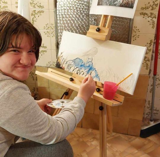 Pomagajmo Lani iz Hinj – zbirajo se sredstva za zdravljenje in boljše življenje