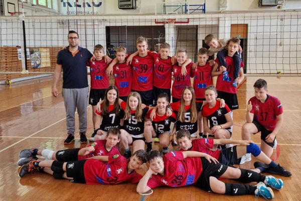 Mala odbojka: Dečki uvrščeni med 8 najboljših ekip v Sloveniji