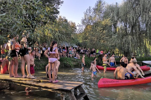 Zabava za vse generacije: druge vodne igre v Stavči vasi