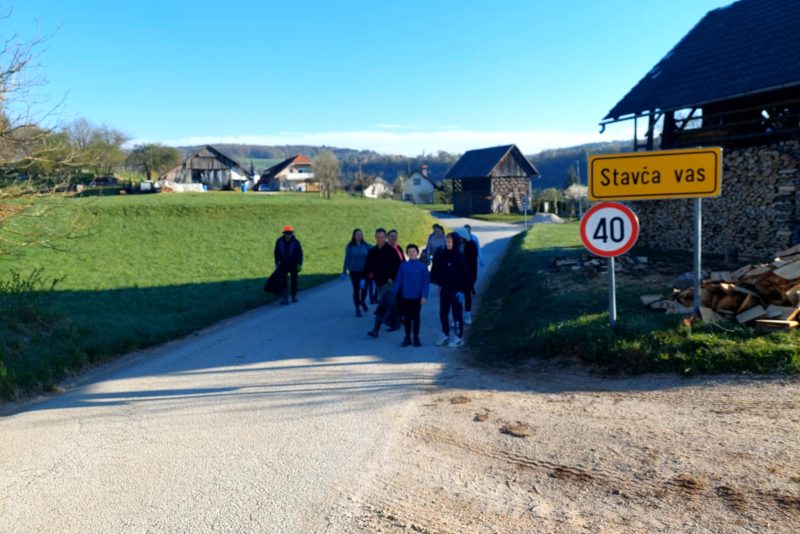 Čistilna akcija med Dvorom in Žužemberkom