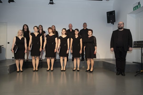Pesem nas povezuje – MePZ Dvor na območni reviji