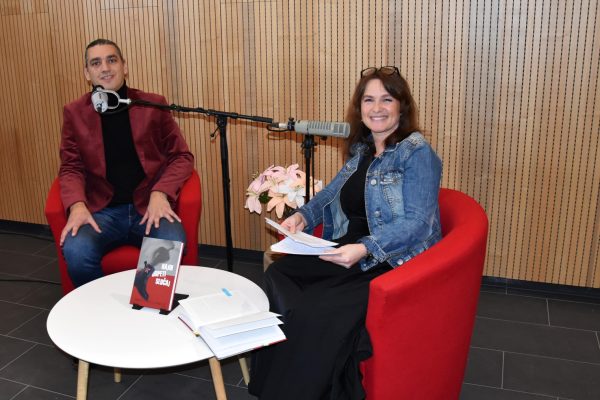 Suhokranjski pisatelj Matej Kocjančič z novim romanom in podcastom na Dvoru