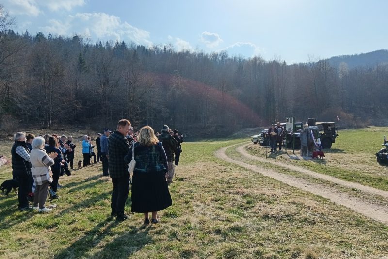 Spominska ura ob obletnici strmoglavljene ameriške leteče trdnjave v Gradencu