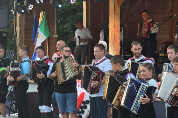 33. tradicionalno tekmovanje harmonikarjev v Hinjah