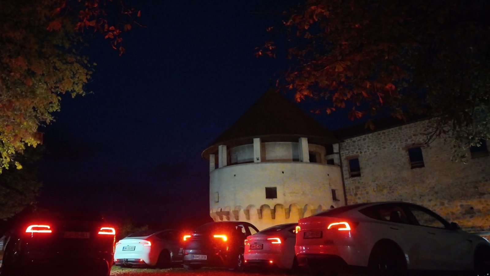 Božični Tesla Lightshow 2026 pred žužemberškim gradom